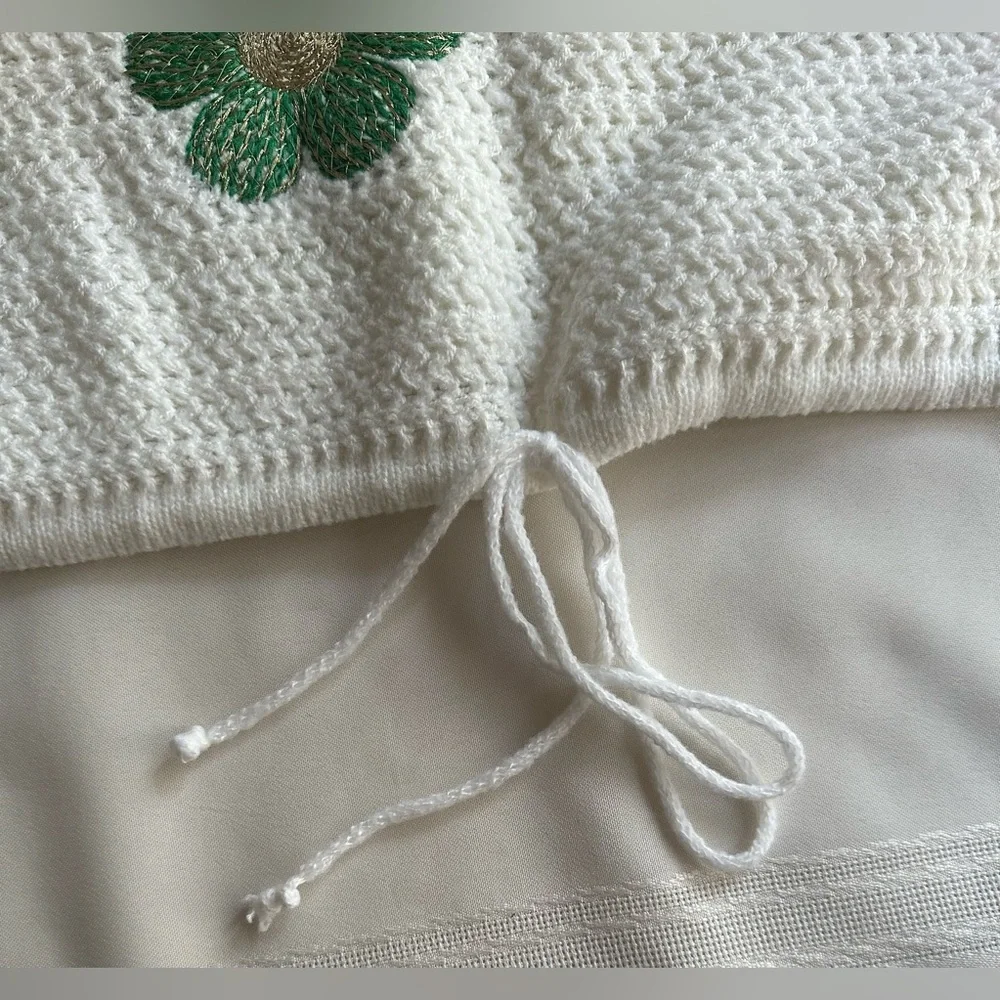 Mello Floral Knit Women's Sweater - White - Picture 10 of 15